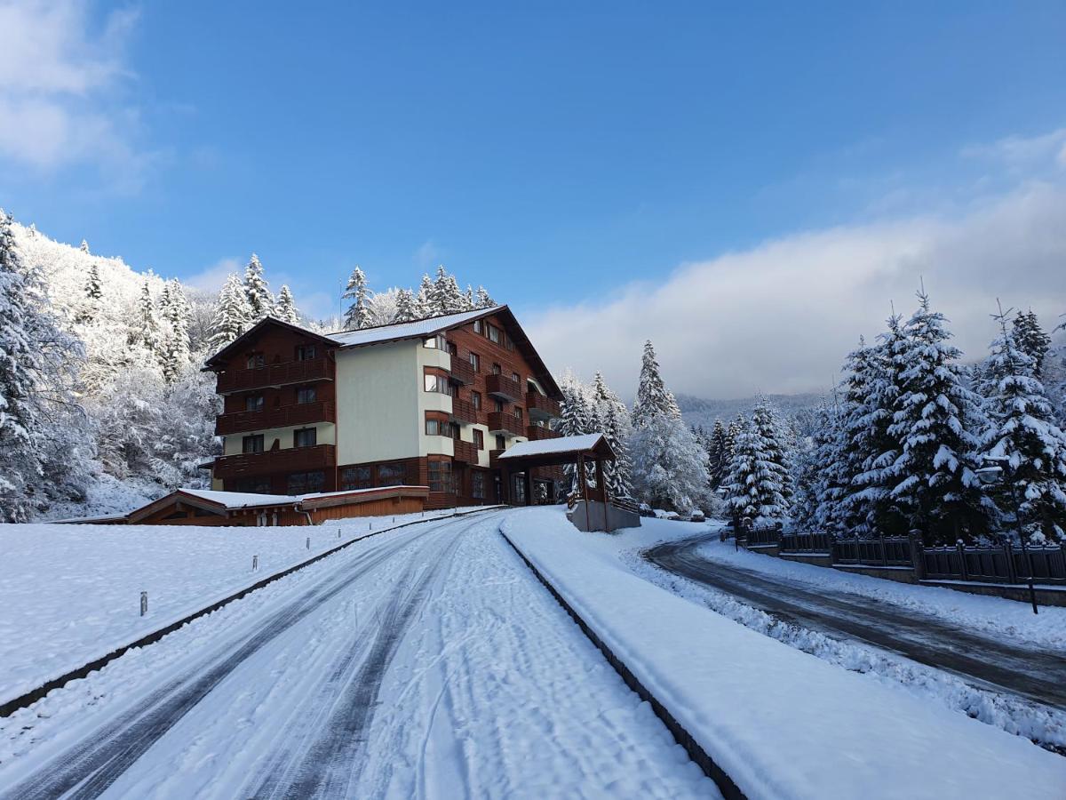 Monte Cervo Bio Hotel & Spa Ковасна Екстериор снимка